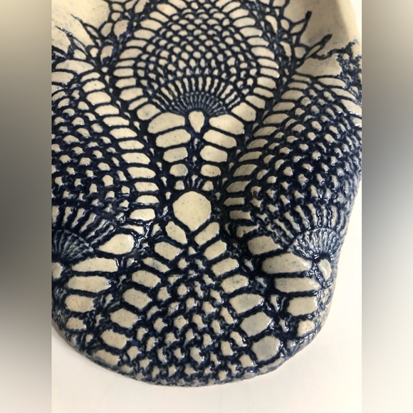 Bonnie Young Scoggins Lace Imprinted Pottery Spoon Rest - Picture 8 of 11